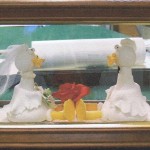 Wedding cake topper in clamshell frame