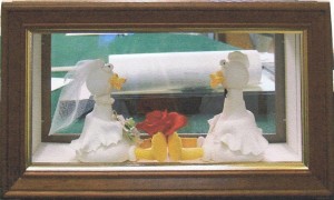 Wedding cake topper in clamshell frame